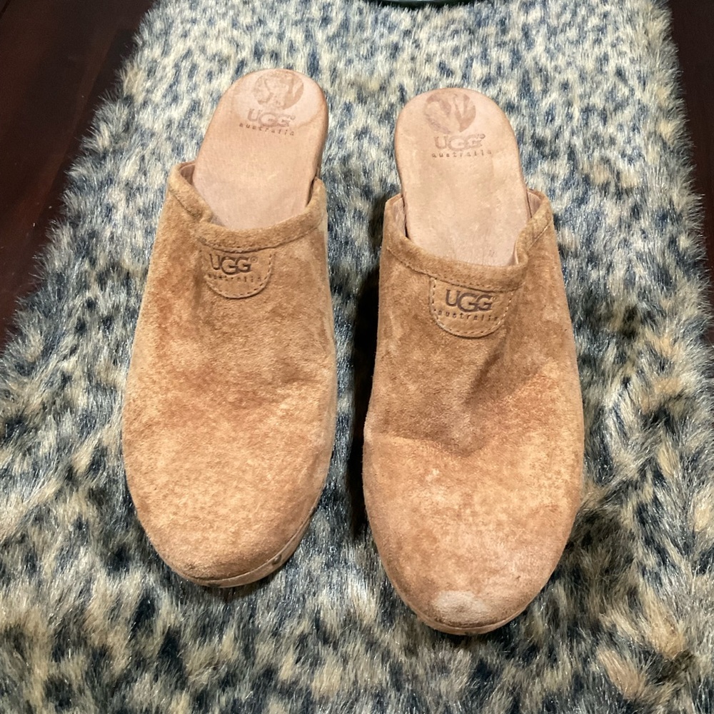 UGG ABBIE CHESTNUT SUEDE‎ CLOGS